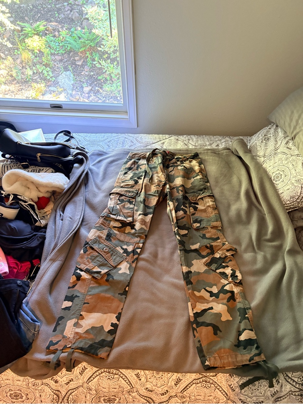 Men's Camouflage Cargo Pants - Camo Green